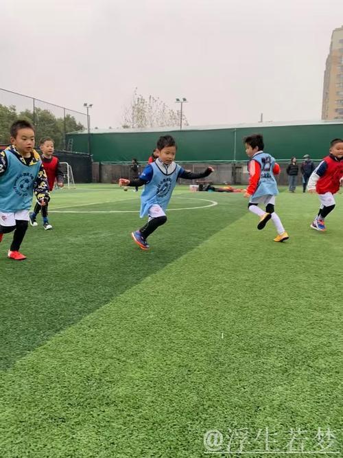 桑德：钟爱观赏孩子们踢球的外籍教练