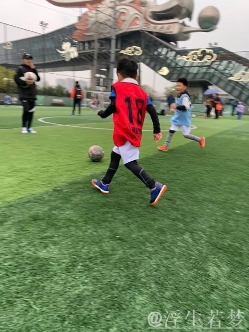 桑德：钟爱观赏孩子们踢球的外籍教练